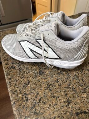 Men’s New Balance Fuel Cell 4040v7 Molded Baseball Cleats Size 11.5
